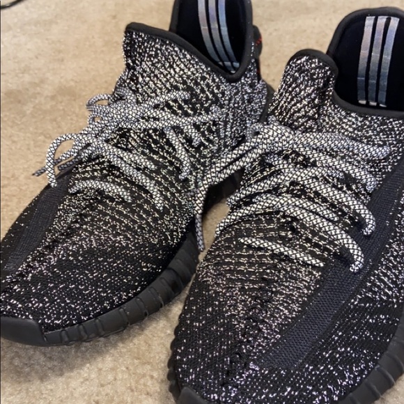 YEEZY 350 v2 - Picture 2 of 3